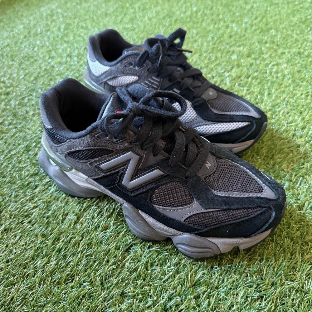 New-balance Women's Black and Grey Trainers